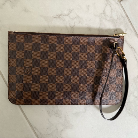 Louis Vuitton Handbags - Louis Vuitton Neverfull Pochette